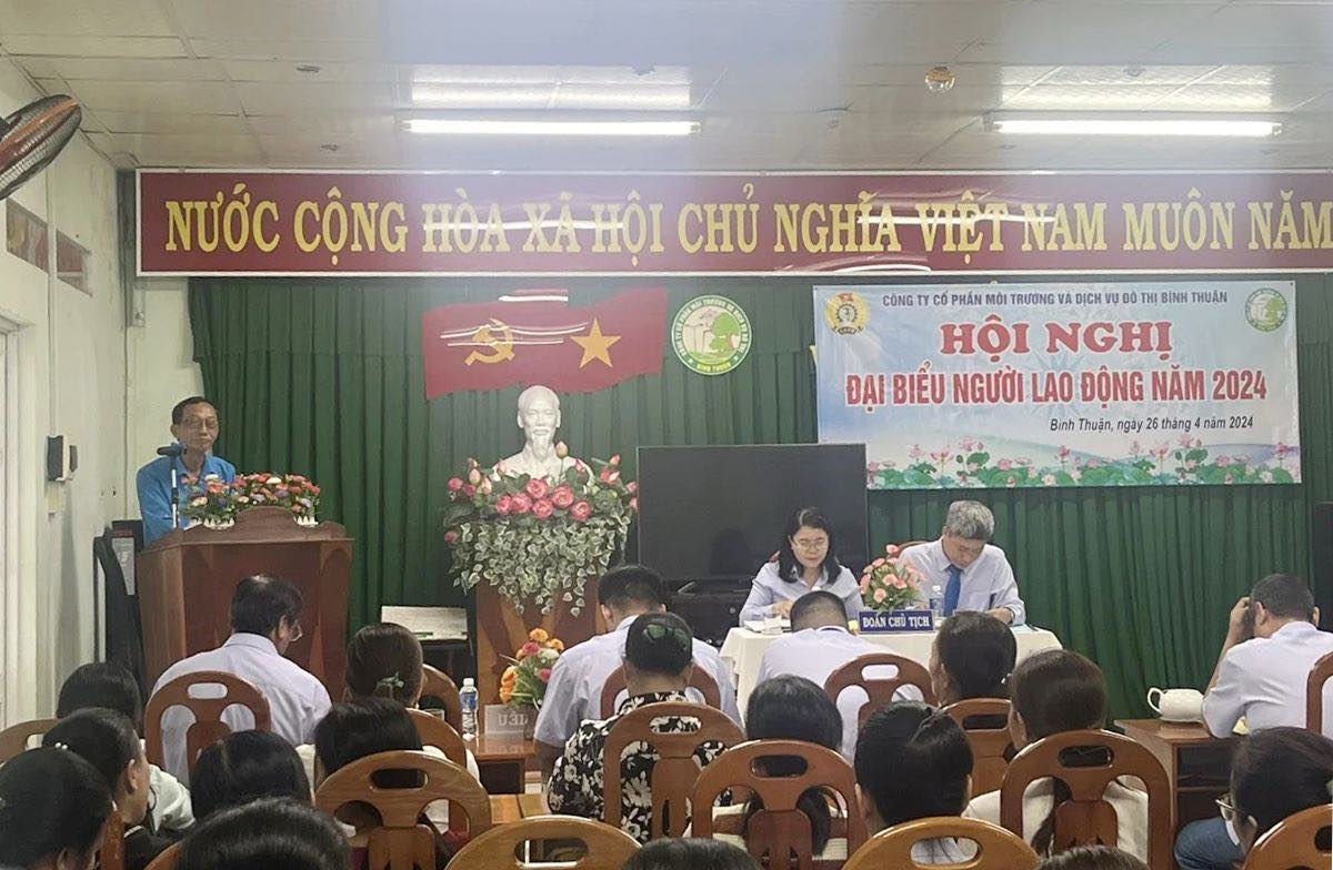 To chuc Hoi nghi Dai bieu nguoi lao dong cong ty Co phan Moi truong va Dich vu Do thi Binh Thuan. Anh: CDCS