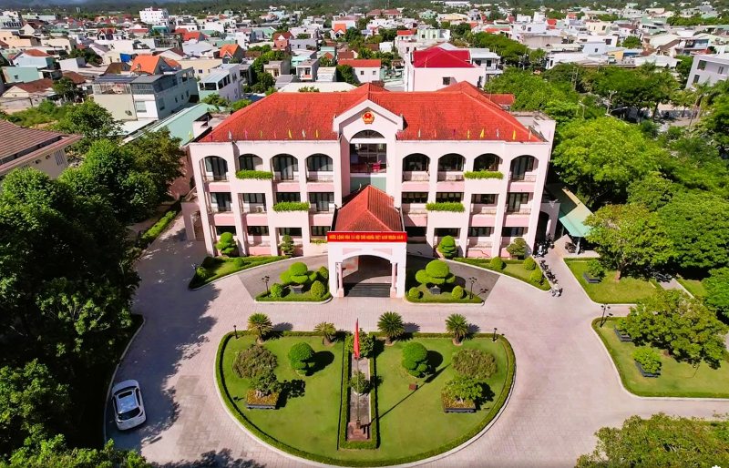 Phuong Tam Ky (Quang Nam) la 1 trong 6 xa, phuong van hanh thu nghiem mo hinh chinh quyen hai cap tu ngay 21.6. Trong anh la tru so UBND TP Tam Ky. Anh: Nguyen Hoang