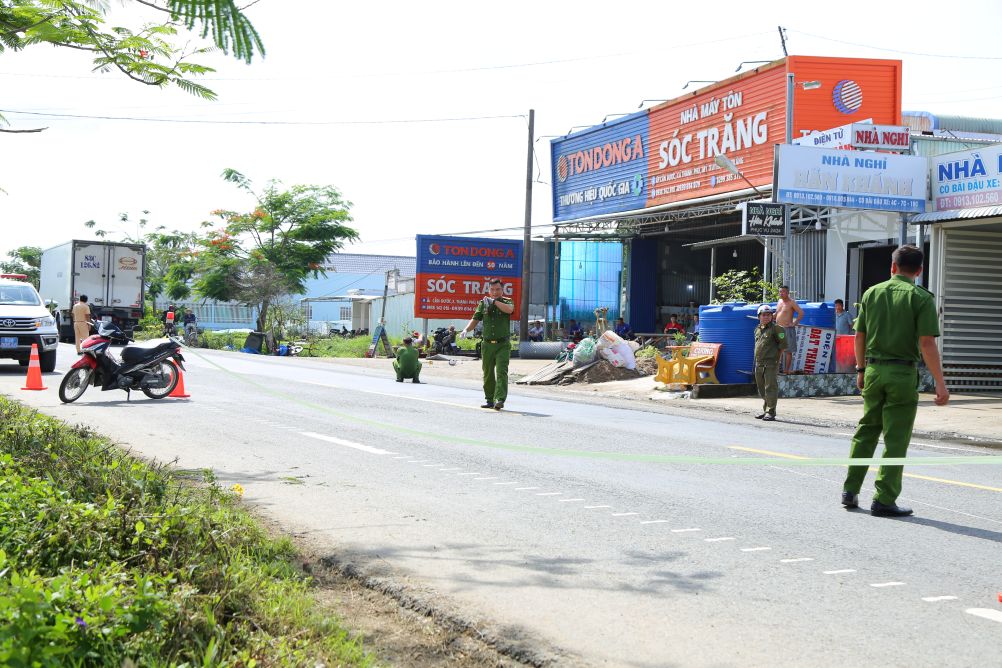 Scene of the traffic collision with a corrugated iron truck.