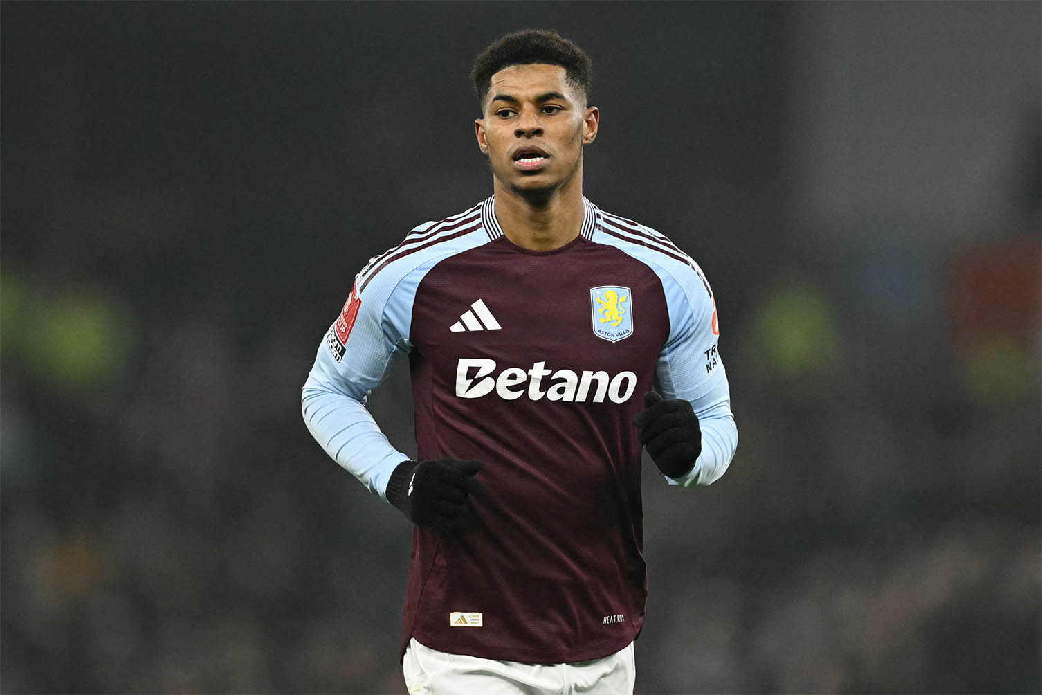 Marcus Rashford dang hanh phuc tai Aston Villa. Anh: AFP