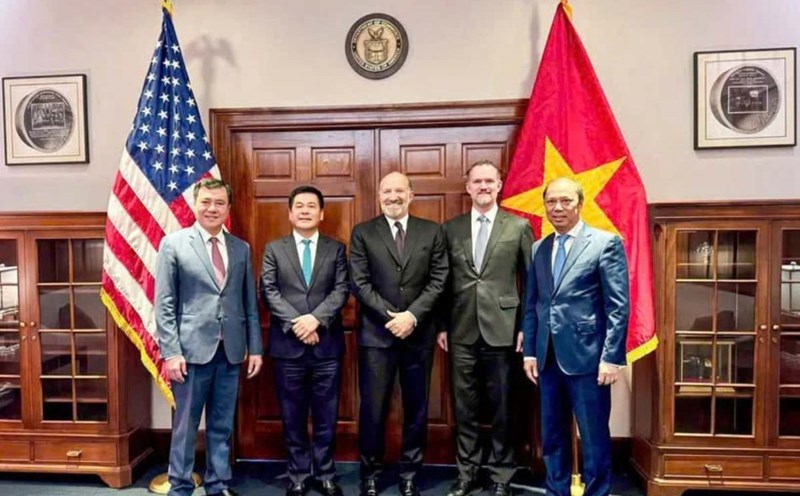 Minister of Industry and Trade Nguyen Hong Dien negotiated on countervailing taxes with US Secretary of Commerce Howard Lutnick and Ambassador Jamieson Greer, Chief Trade Representative of the US. Photo: Vietnam+