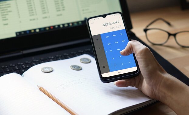 Technology applications to help manage spending. Photo: Thuy Duong