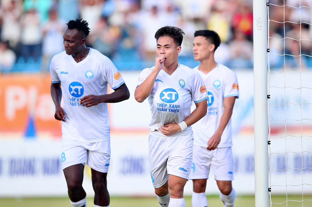 Nam Dinh Club won the V.League 2024-2025 early. Photo: NDFC