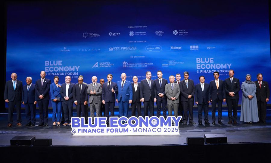 Miembro del Politburo, el primer ministro Pham Minh Chinh y los delegados asistieron al Foro Economico y Finanzas Verde en Monaco. Foto: VGP