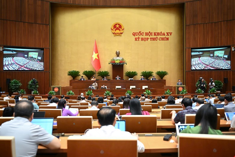 Sang nay, 16.6, Quoc hoi chinh thuc thong qua Luat Nha giao. Anh: Quochoi.vn