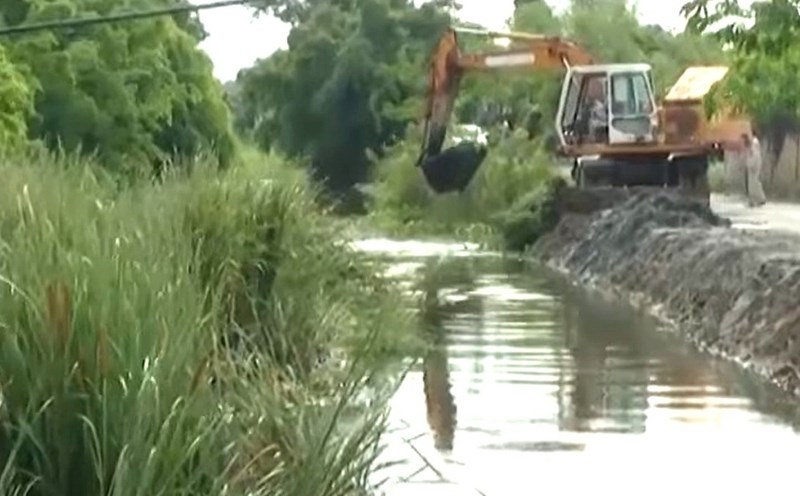 Construction of dredging the main drainage canal of Vung Tau. Photo: Q.Hang