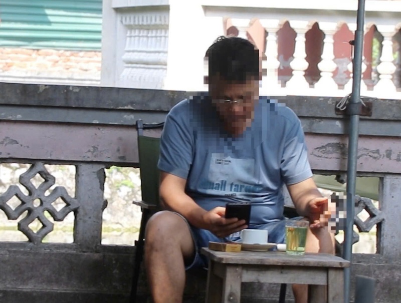 Las personas apoyan para aumentar los impuestos al tabaco. Foto: Cao Thom