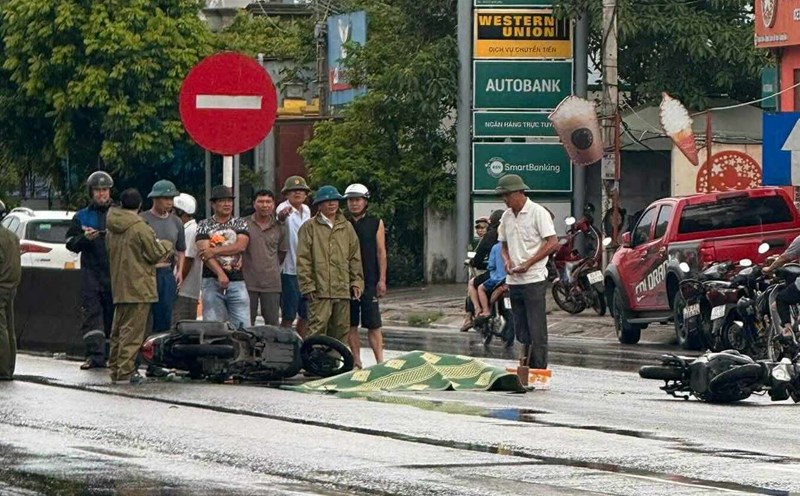 The accident on National Highway 1 through Quang Binh province left 1 person dead. Photo: Van Duc