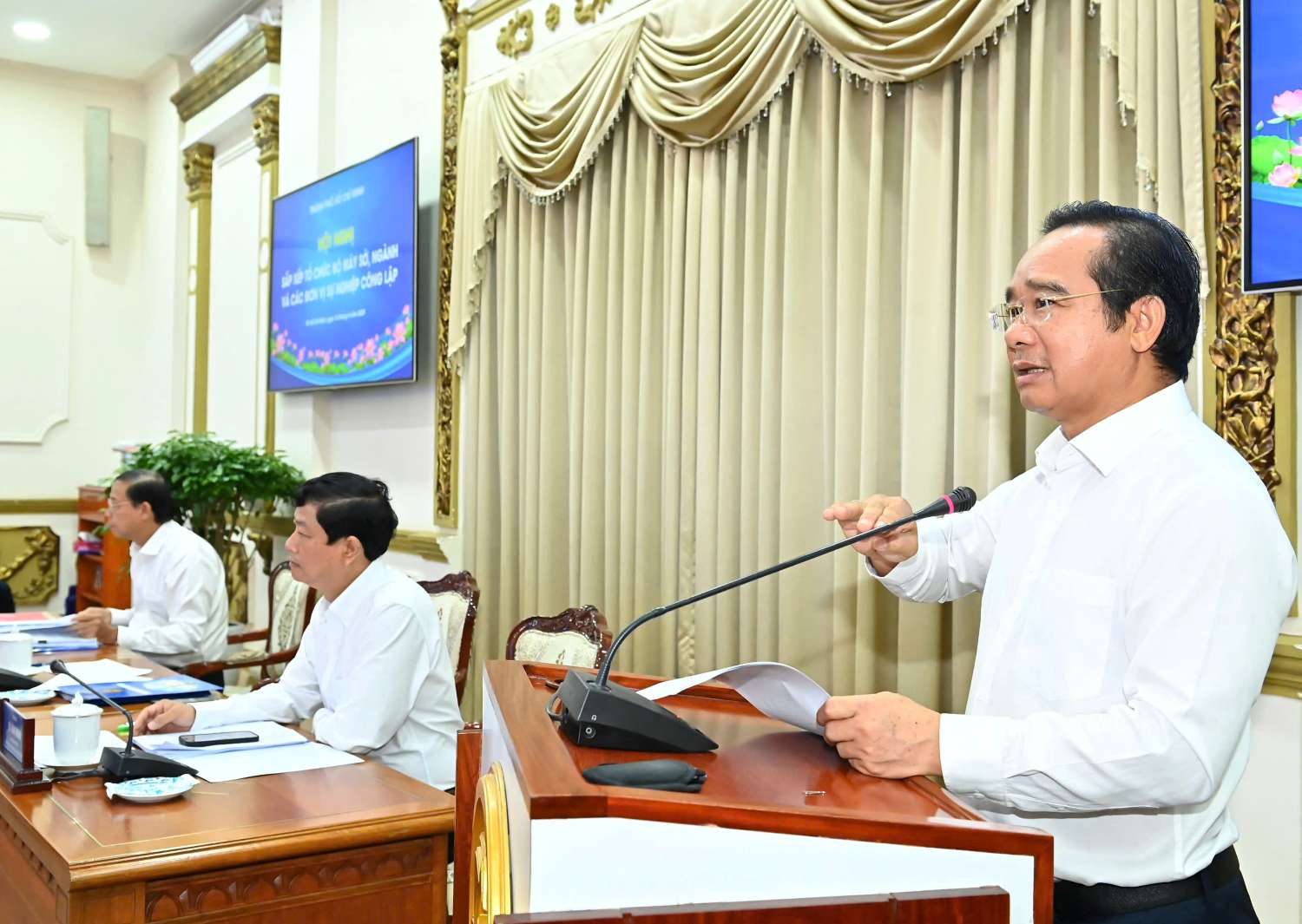 Chairman of Ho Chi Minh City People's Committee Nguyen Van Duoc spoke at the conference. Photo: Viet Dung
