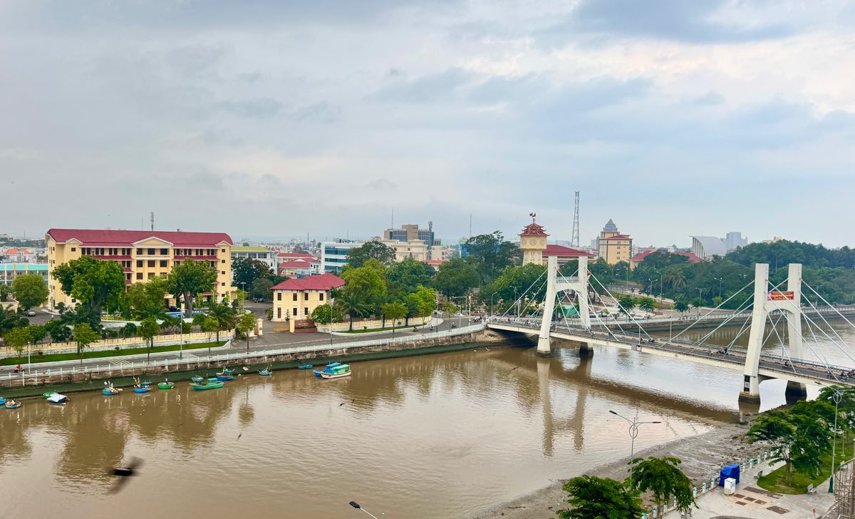 Tru so Tinh uy Binh Thuan giua thanh pho Phan Thiet. Anh: Duy Tuan
