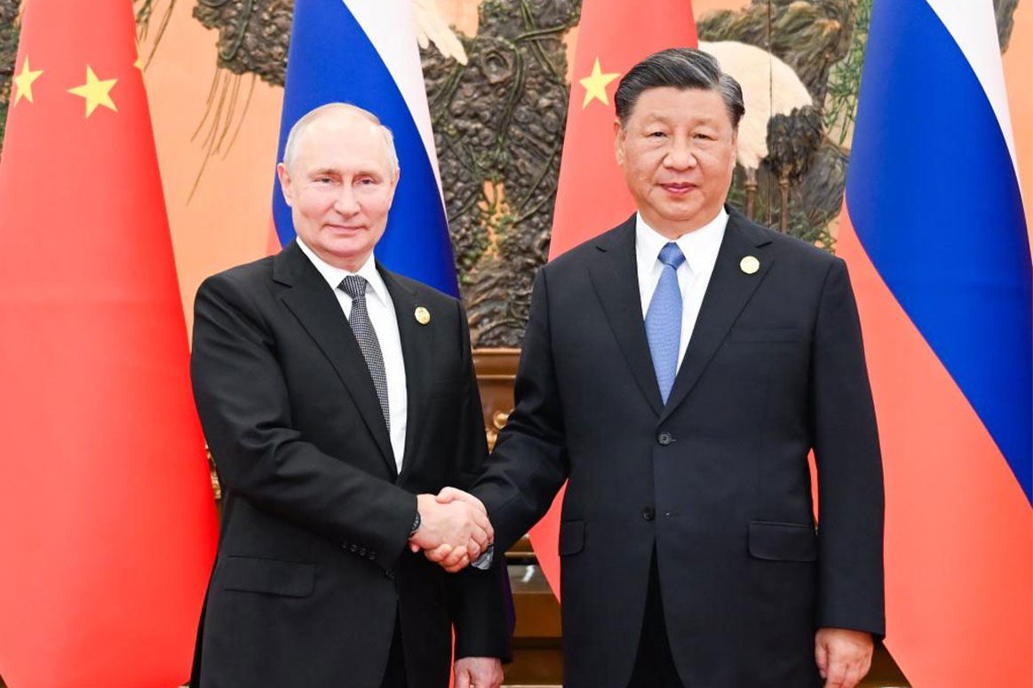 El presidente ruso Vladimir Putin (derecha) y el secretario general, el presidente chino Xi Jinping. Foto: Xinhua