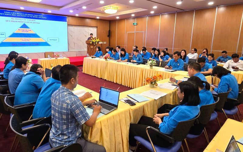 Hoi thao tong ket thi hanh Luat An toan, ve sinh lao dong do Tong LDLD Viet Nam to chuc. Anh: Nam Duong