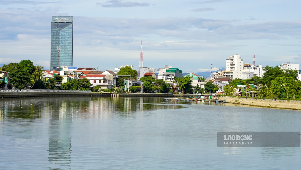 Duong di bo ven song Nhu Y di qua hai phuong Phu Hoi va Xuan Phu (quan Thuan Hoa, TP Hue) la cong trinh thuoc du an cai thien moi truong nuoc TP Hue, giai doan 2. Du an duoc trien khai tu thang 7.2023 do Cong ty Co phan Xay dung cong trinh 568 va Cong ty Co phan Xay dung - Thuy loi Thua Thien Hue thi cong, Chu dau tu la Ban quan ly Du an cai thien moi truong nuoc TP Hue.