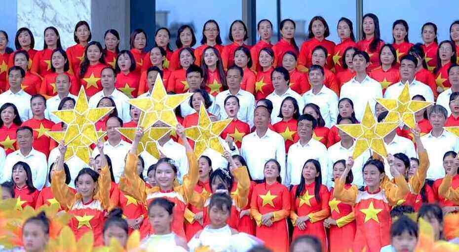 Participo el MV de la comunidad con mas de 400 funcionarios, funcionarios publicos y trabajadores en la ciudad de Hai Duong. Foto: Federacion Laboral de Hai Duong