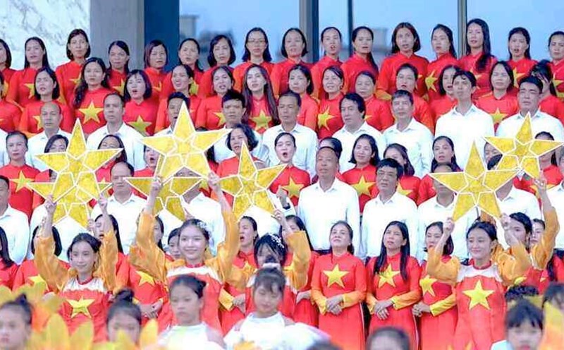 A large-scale community MV with the participation of more than 400 cadres, civil servants and workers in Hai Duong City. Photo: Hai Duong Labor Federation