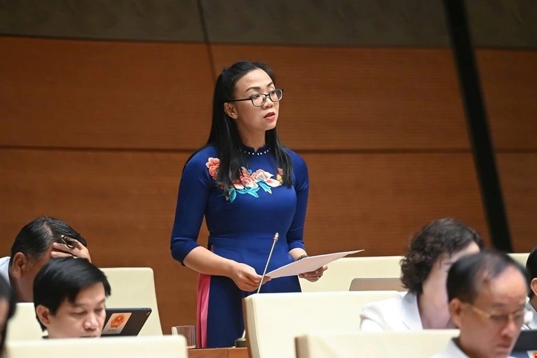 Dai bieu Quoc hoi Trinh Thi Tu Anh phat bieu thao luan hoi truong. Anh: Quochoi.vn