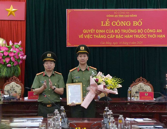 Phó Giám đốc Công an tỉnh Cao Bằng được thăng bậc hàm trước hạn
