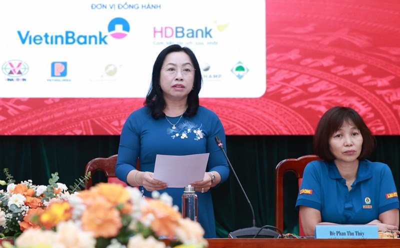 Ms. Thai Thu Xuong - Permanent Vice President of the Vietnam General Confederation of Labor, Chairwoman of the Voting Council of the Vietnam Glory Program 2025 - spoke at the press conference. Photo: Hai Nguyen