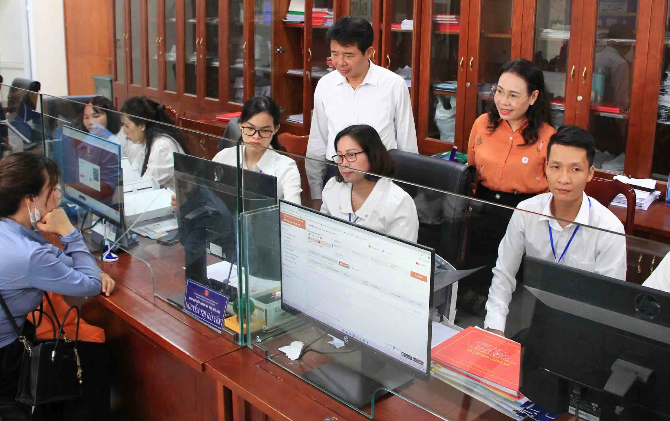 Quang Binh province is piloting the new commune and ward-level government model. Photo: Minh Hai