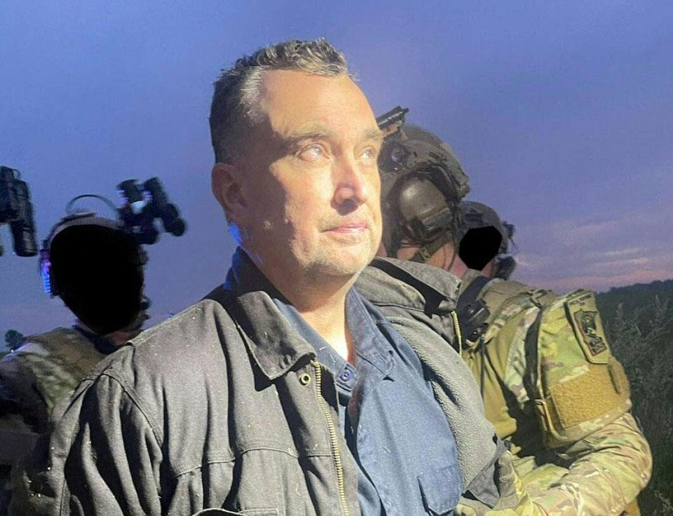 Nghi phạm ám sát nghị sĩ Mỹ đầu hàng khi bị bắt