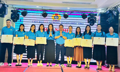 Phuc Tho Distrito La Federacion Laboral otorgo individuos. Foto: Thu Huyen