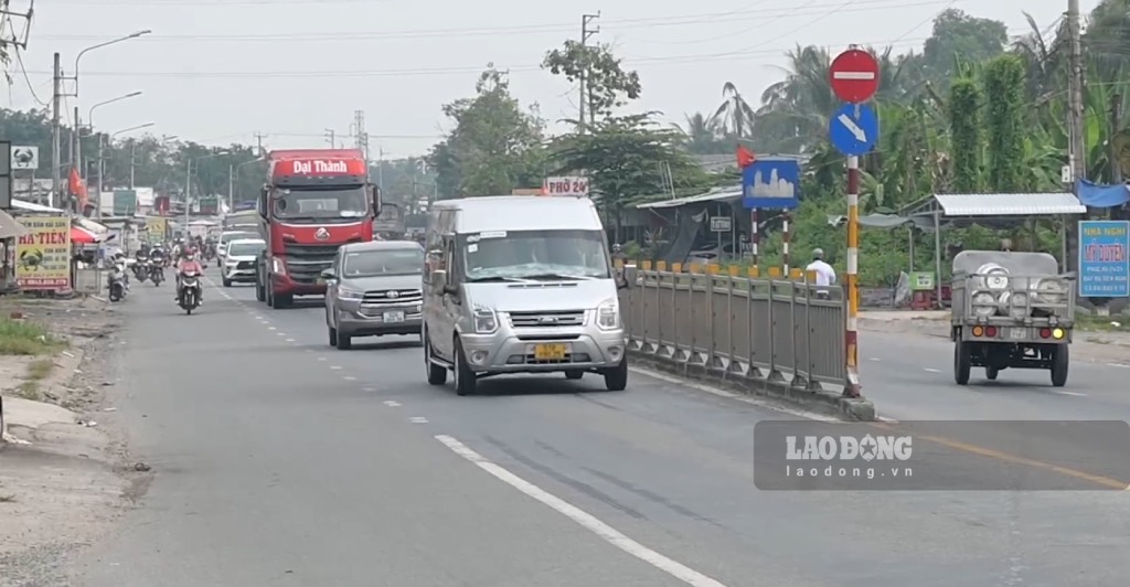 Ben Tre manh tay xu ly tai nan giao thong, se lam ro trach nhiem tung vu tai nan giao thong. Trong anh la cac phuong tien di chuyen tren Quoc lo 60. Anh: Quyen Pham