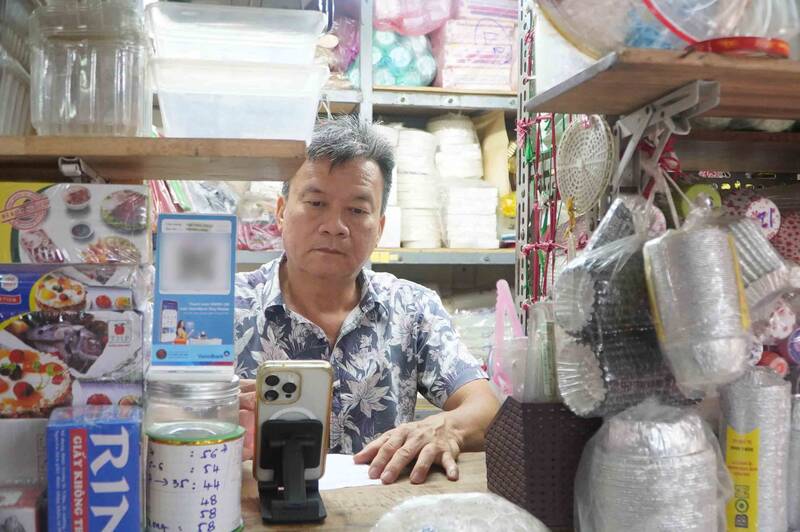 Traditional traders in Ho Chi Minh City hope to be supported when implementing electronic invoices. Photo: Ngoc Anh