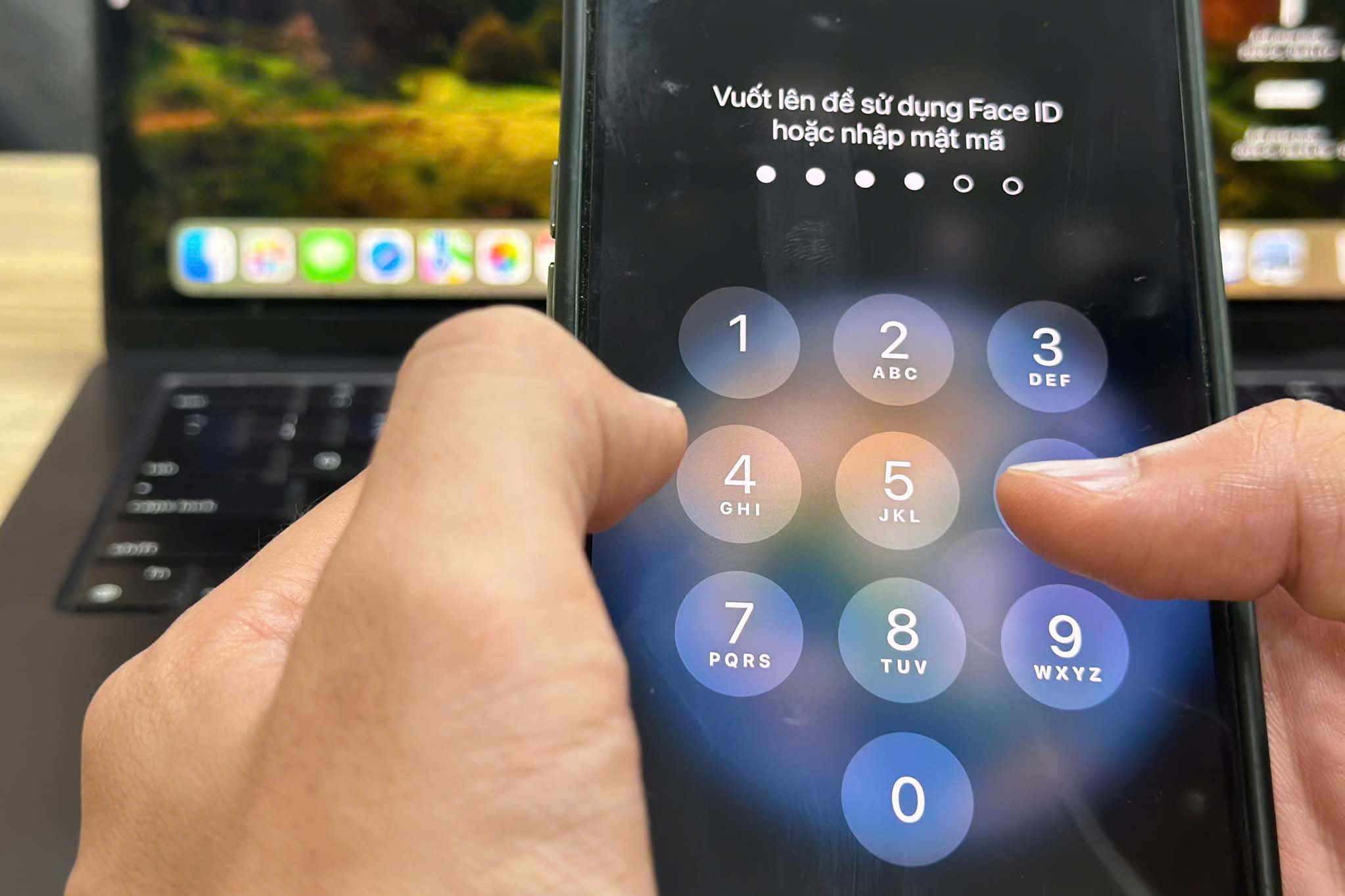 Floating iCloud unlocking service can cause you to lose data. Photo: Cat Tien