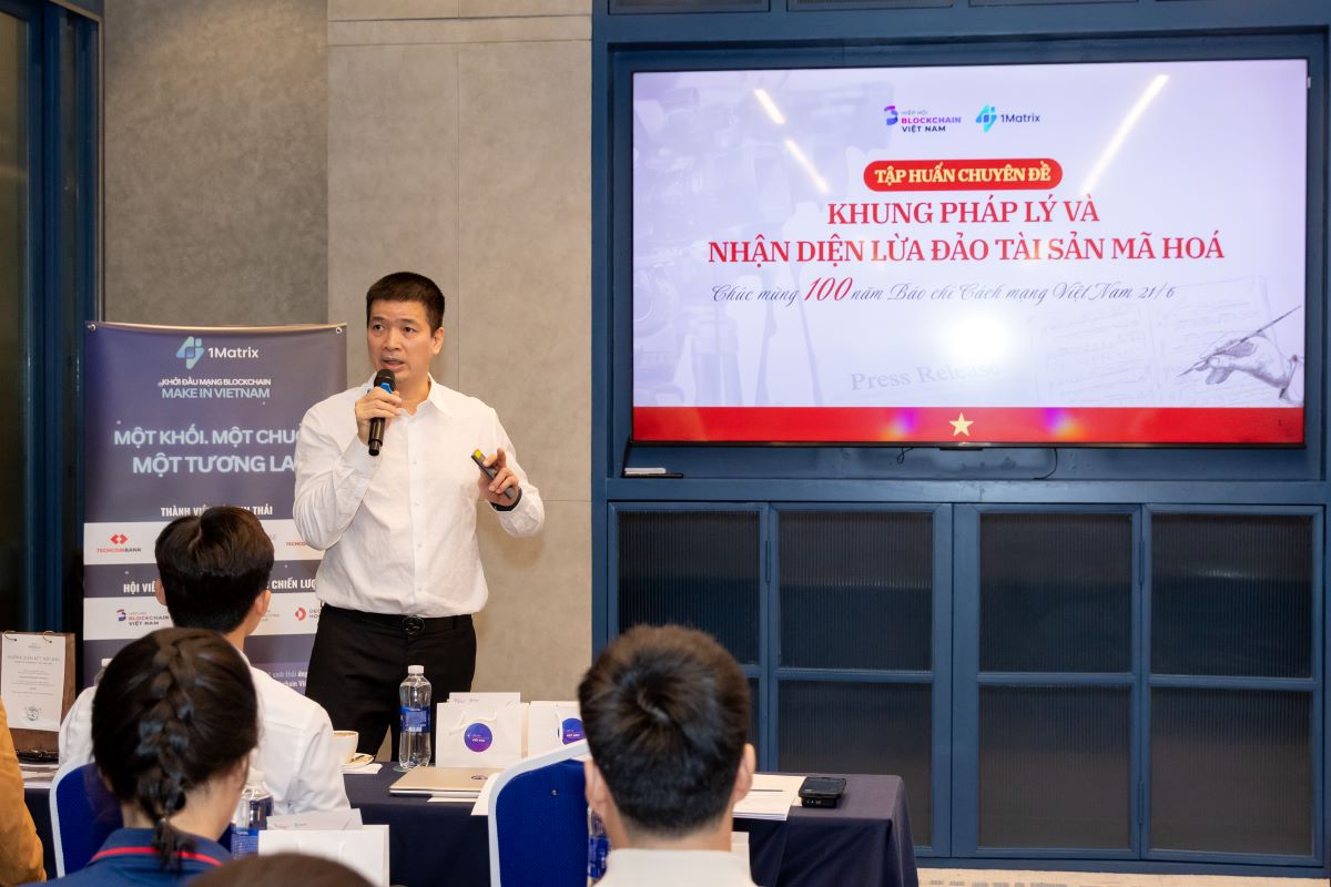 Vietnam Blockchain Association (VBA) and Matrix Company 1 organized a training course on "L legal framework and identification of cryptocurrency fraud" in Ho Chi Minh City. Photo: Hai Yen