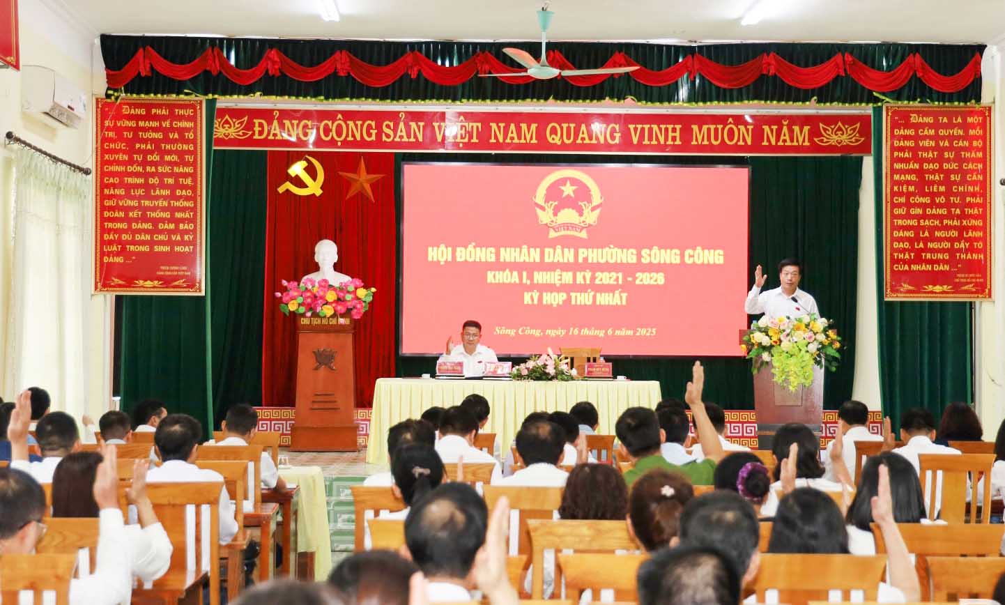 Song Cong Ward (Thai Nguyen) opera el nuevo aparato gubernamental. Foto: Viet Dung.