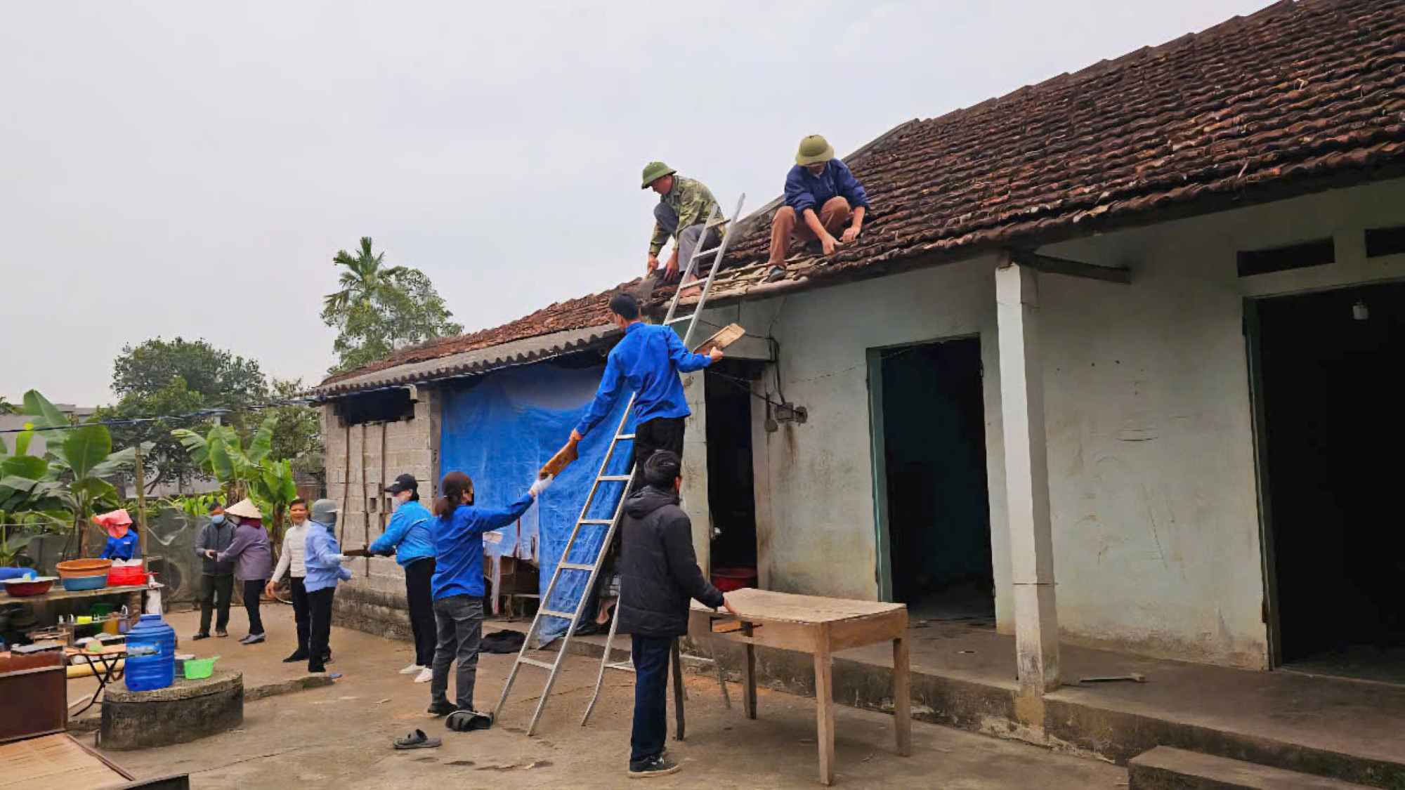 By the end of May 2025, the program to eliminate temporary and dilapidated houses for poor households and households in difficult circumstances in Ninh Binh province has reached the final stage with 100% of households supported to have started construction and 80.87% of households have completed. Photo: Nguyen Truong