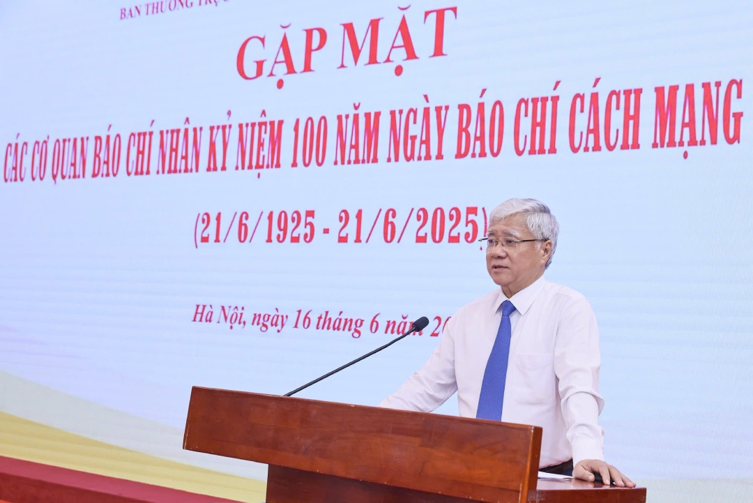 Sr. Do Van Chien - Miembro del Politburo, Secretario del Comite Central del Partido, Secretario del Comite del Frente de la Paterna, organizaciones de masas centrales, Presidente del Comite Central del Frente de Paternas de Vietnam, hablo en la reunion. Foto: Bao Han
