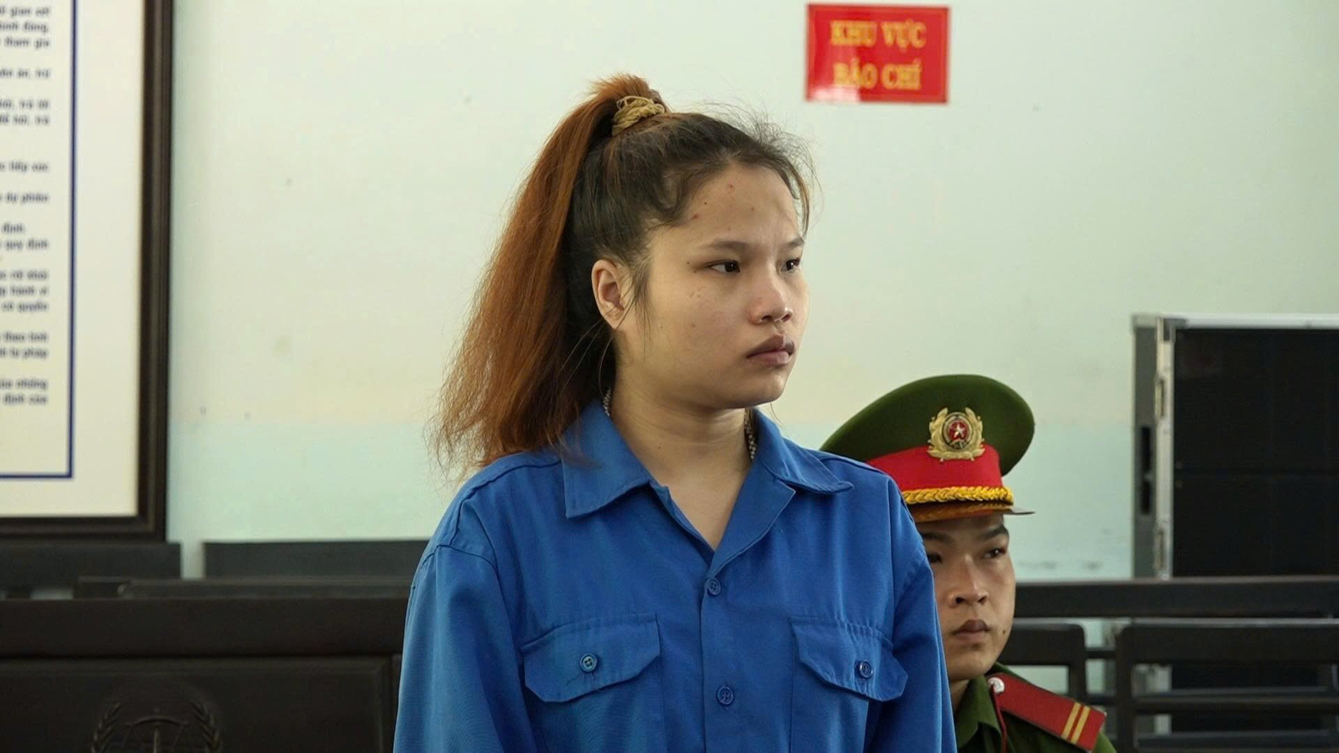 Sentencing a girl in Hue to prison for drug-related crimes.