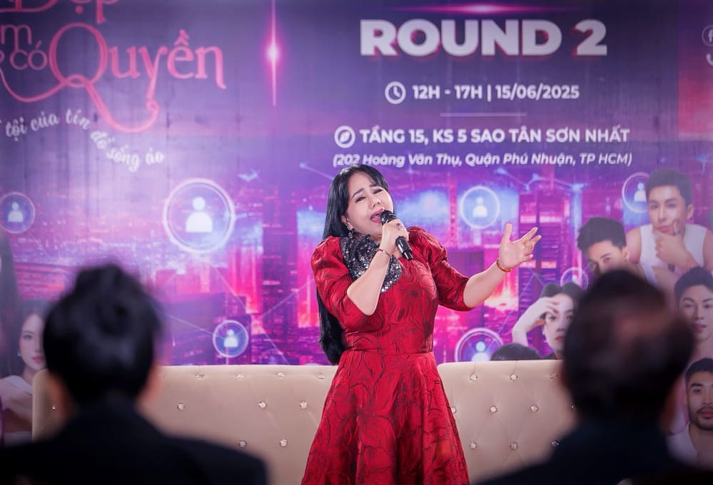 Nu hoang nhac Rock Ngoc Anh the hien mot ca khuc day mau lua trong buoi casting. Anh: Nhan vat cung cap