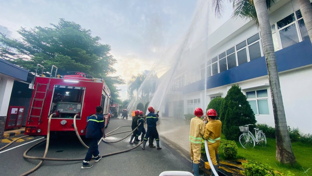 Revision de prevencion y lucha contra incendios en Garment Company en Industrial Park en Binh Phuoc. Foto: nueva ropa de la compañia del extremo oriental