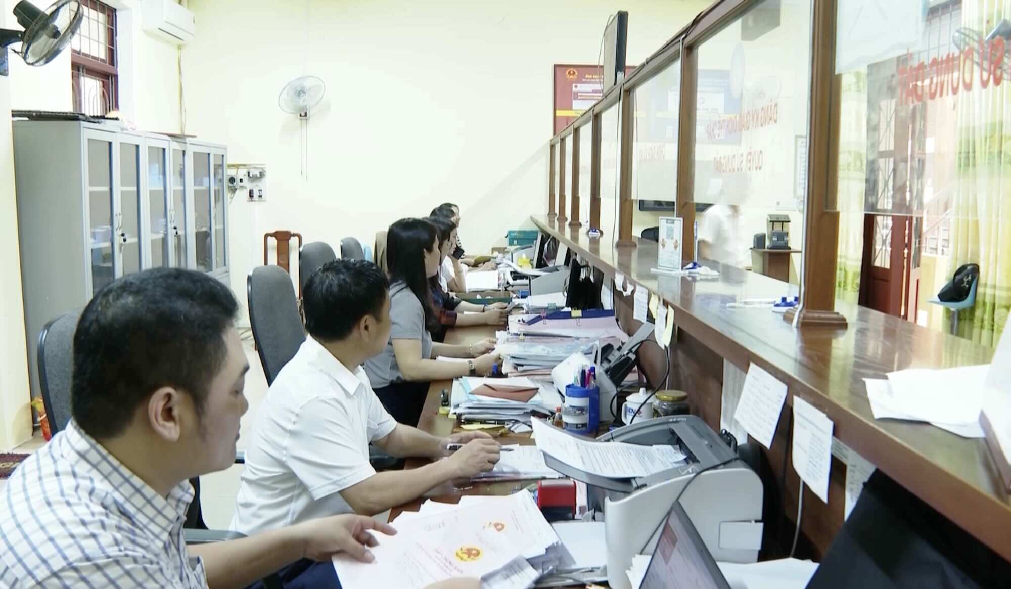 La atmosfera de la prueba del gobierno de 2 niveles en Quang Binh.