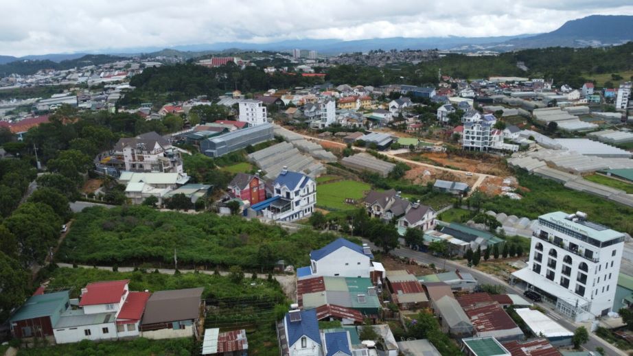 El Comite Directivo para la Consolidacion de tres provincias de Dak Nong, Lam Dong y Binh Thuan estan completando la preparacion de personal y sede para que la provincia se interponga. Foto: Lam Hong