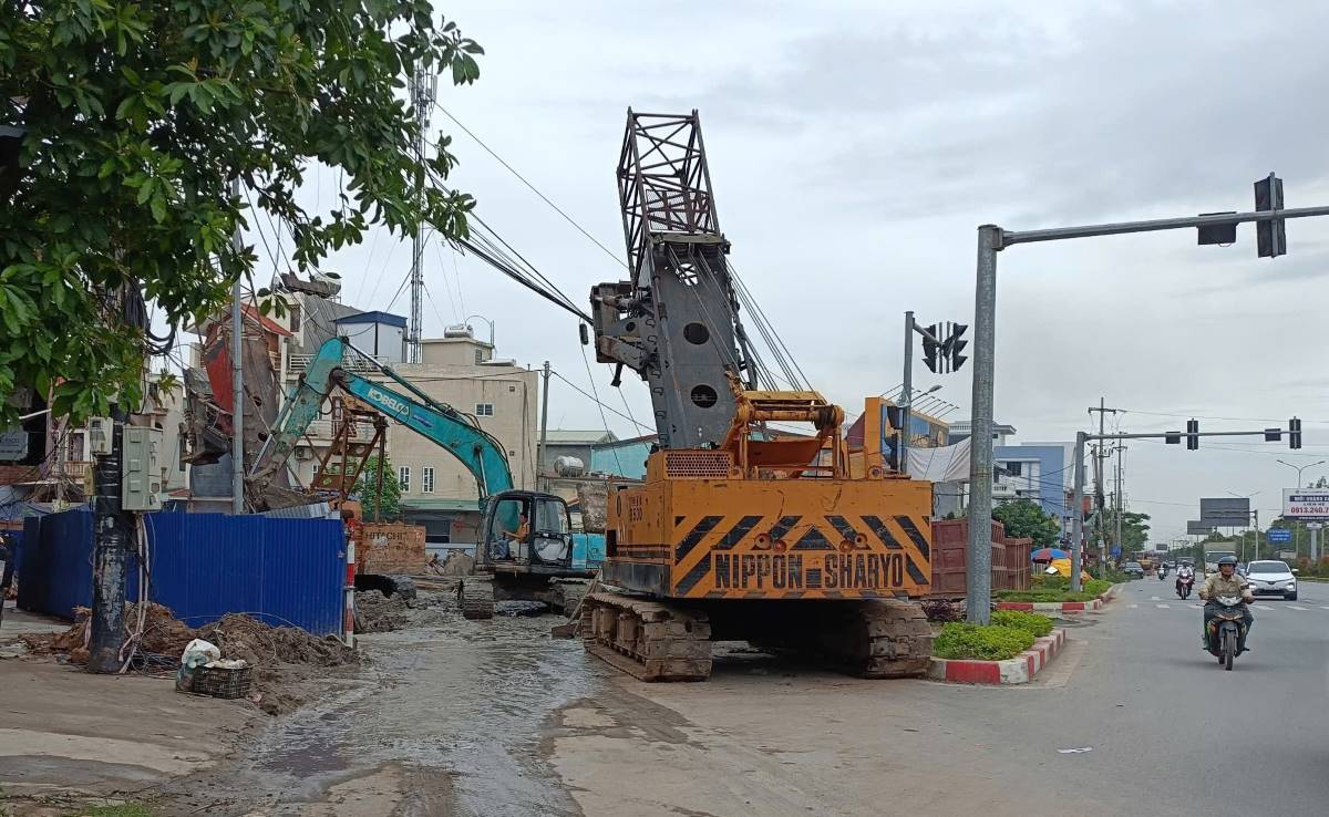The construction area of the Ring Road 2 project is over the section passing through Duong Kinh border, Hai Phong. Photo: Mai Dung