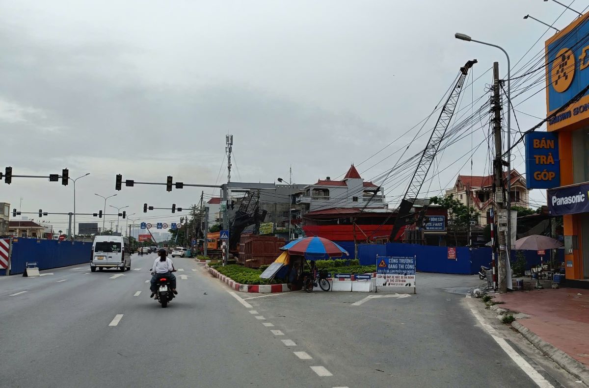 Khu vuc thi cong hang muc cau Hai Thanh thuoc du an duong vanh dai 2. Ảnh: Mai Dung
