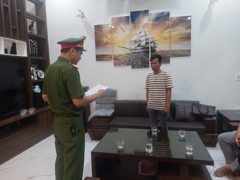 Cơ quan CSĐT Công an tỉnh Ninh Bình khởi tố, bắt tạm giam Trần Đại Phúc là Giám đốc Công ty TNHH Hải Bé để điều tra về ” Buôn bán hàng gia là thực phẩm chức năng“. Ảnh: Công an Ninh Bình