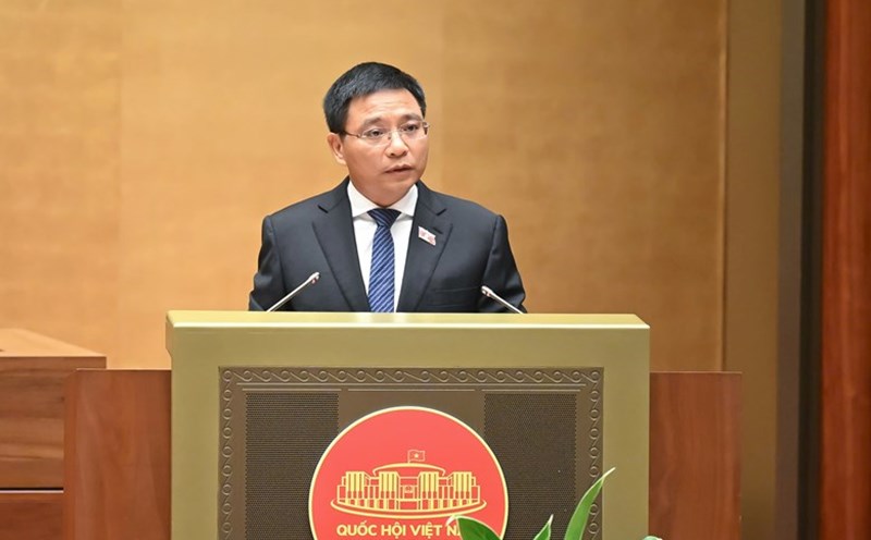 Minister of Finance Nguyen Van Thang reported on the reception and explanation of the draft Law amending and supplementing a number of articles of the Law on Enterprises. Photo: Quochoi.vn