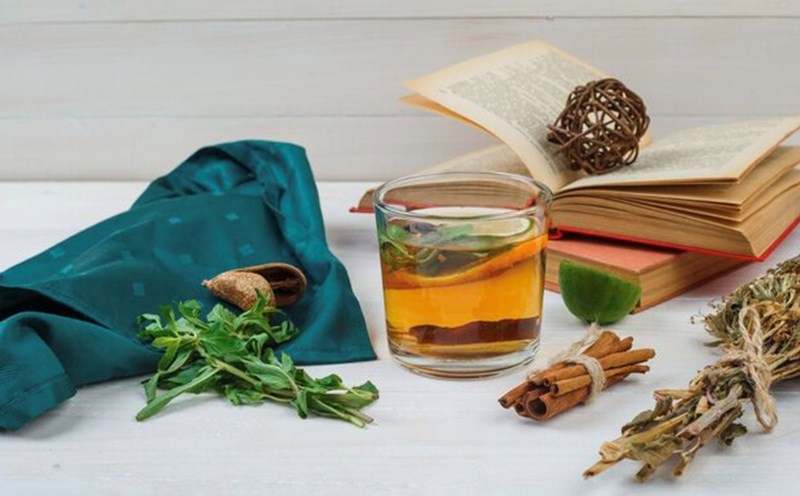 Herbal tea, a simple solution for a stomach with indigestion. Photo: Thuy Duong