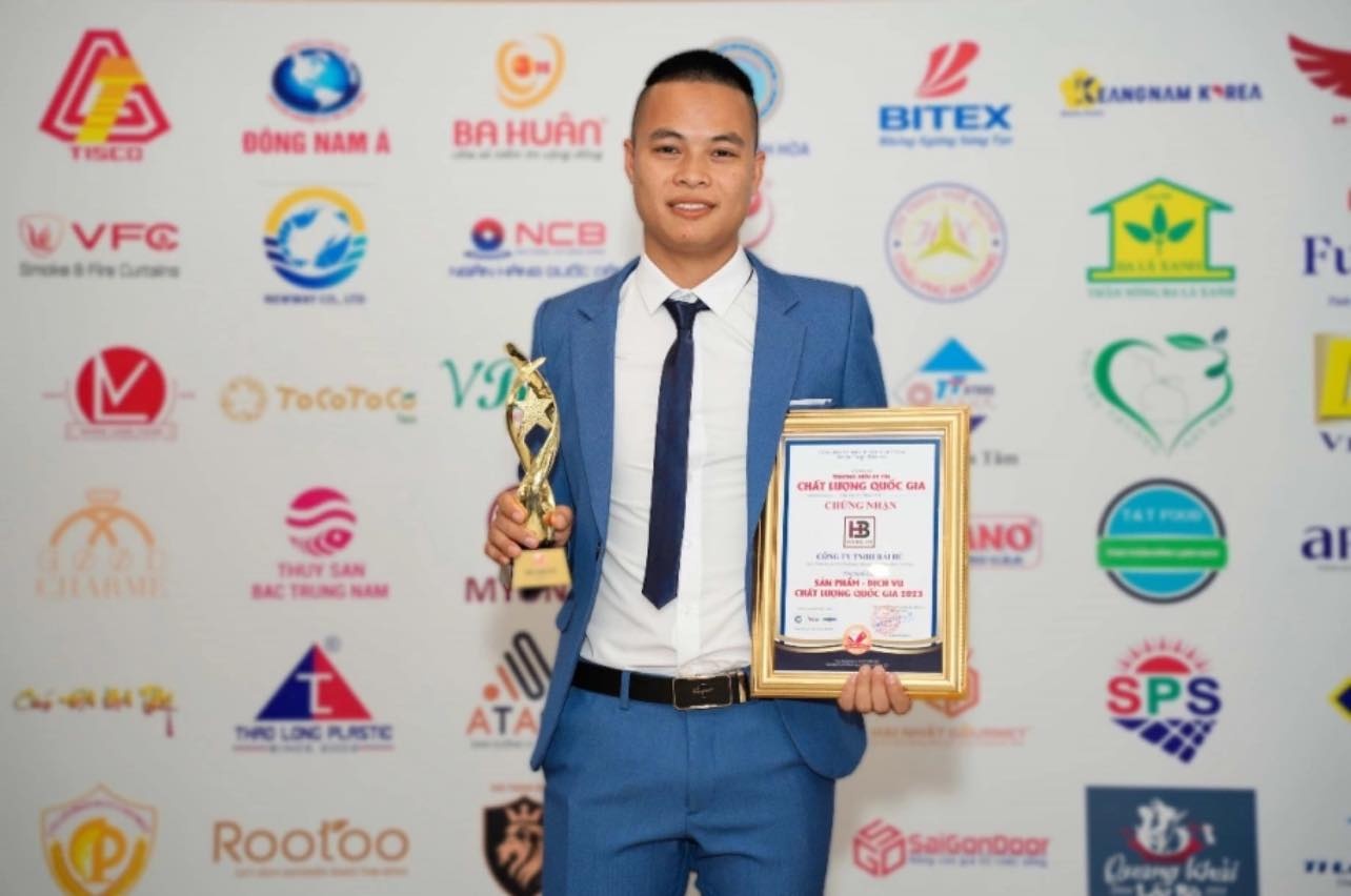 Delicious syrup by TikToker was once recognized as a national brand of quality that is counterfeit. Photo: Personal FB at the time of receiving the certificate