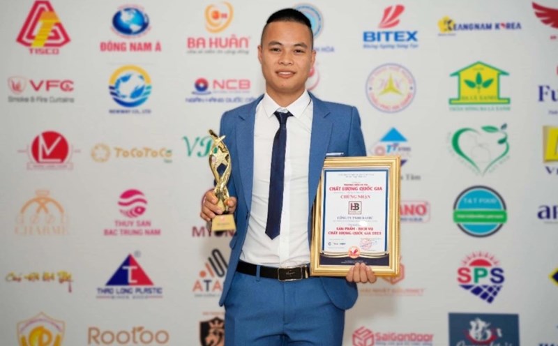 Delicious syrup by TikToker was once recognized as a national brand of quality that is counterfeit. Photo: Personal FB at the time of receiving the certificate