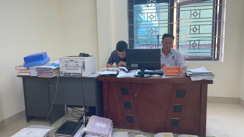 Can bo xa co mat tu som de van hanh bo may moi. Anh: Dinh Dai