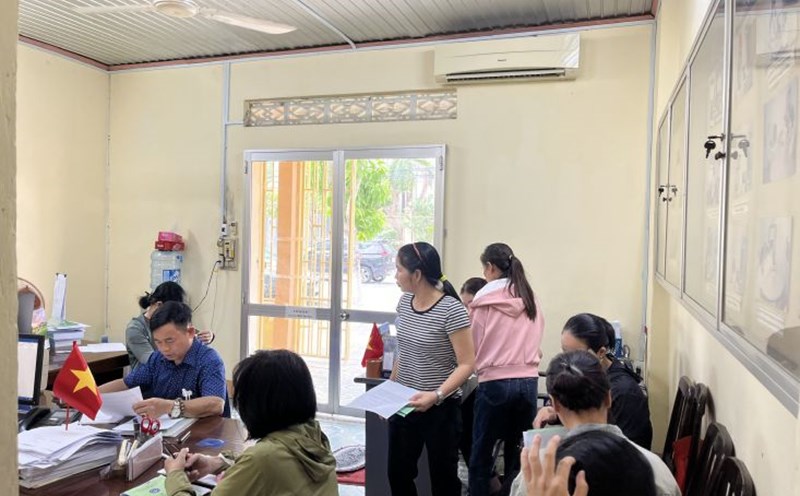 The Trade Union Legal Consulting Center, Dong Nai Provincial Federation of Labor is providing legal support to workers affected by social insurance benefits. Photo: HAC