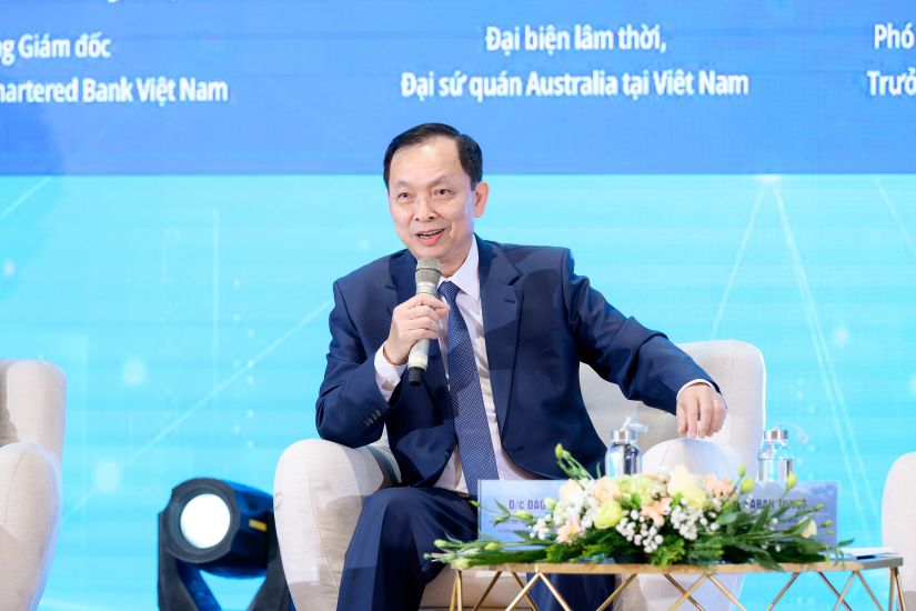 Permanent Deputy Governor of the State Bank Dao Minh Tu spoke at the Workshop "Women in Banking integrate with the digital transformation process". Photo: Hoang Giap