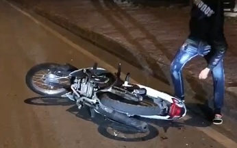 Các đối tượng đập phá xe máy của Cường. Ảnh: Công an tỉnh Hải Dương
