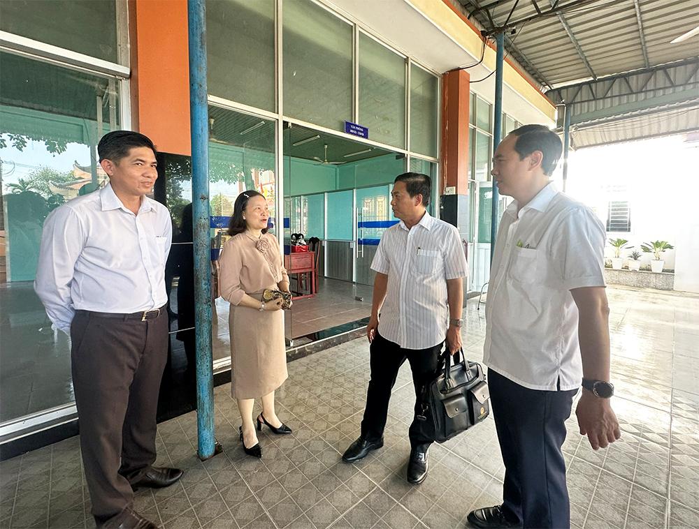 Lanh dao tinh Binh Duong di kiem tra dieu kien cua phuong Thoi Hoa. Anh: Cong thong tin dien tu tinh Binh Duong