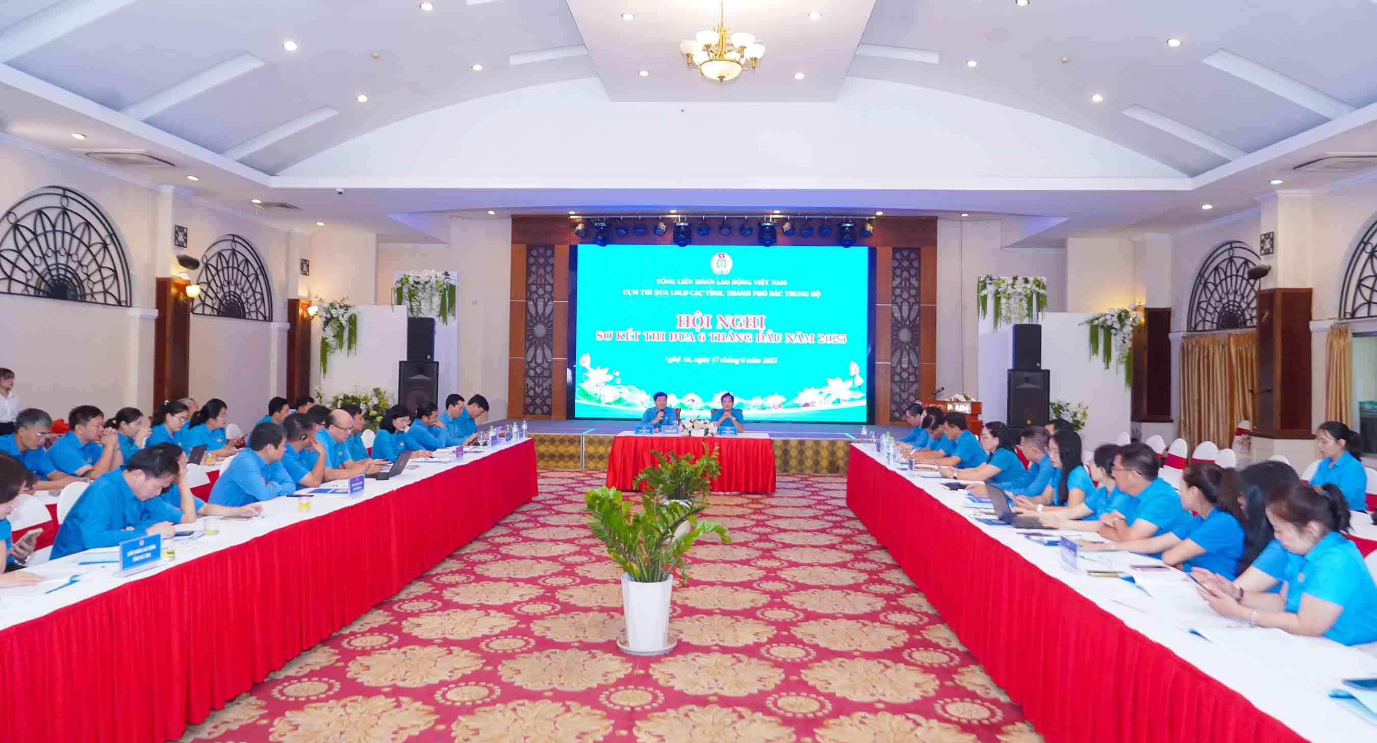 Toan canh hoi nghi. Anh: Duy Chuong